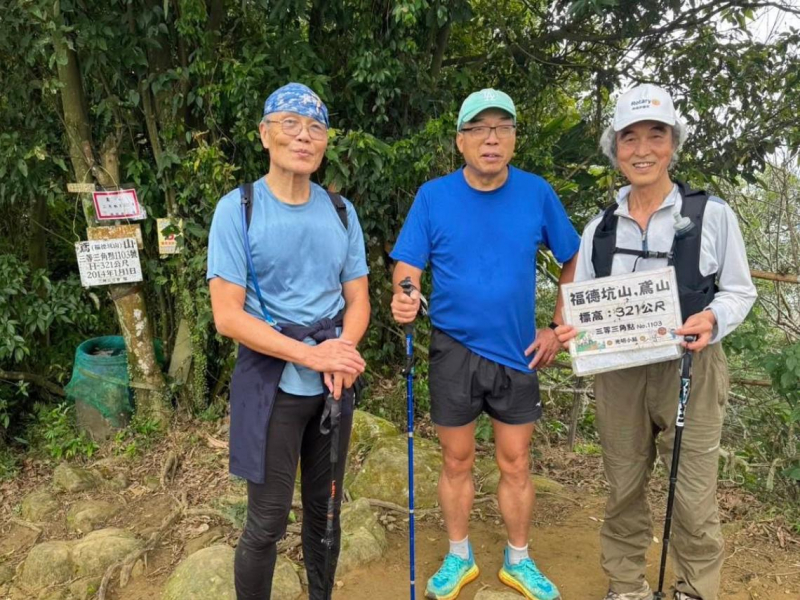 「連跑廿年台北馬拉松，我退休了」謝金河爬完鳶山直衝三峽老街，大讚這家米苔目：跟著人龍排隊準沒錯