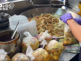 林聰明沙鍋魚頭吃一半竟撈出大蟑螂！他崩潰直喊「快吐了」…業者道歉：停業2天清消、啟動退款