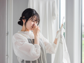 冬天外套、帽T乾不了，室內曬衣1招超快乾！這位置「絕對不要放」，小心晾衣地雷：房屋修繕費嚇人