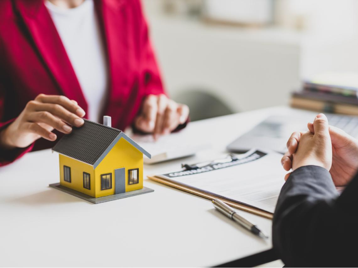 「房子留給長子繼承，老後靠他照顧」為何很多父母後來都後悔了？「借名登記」返還房產的殘酷真相