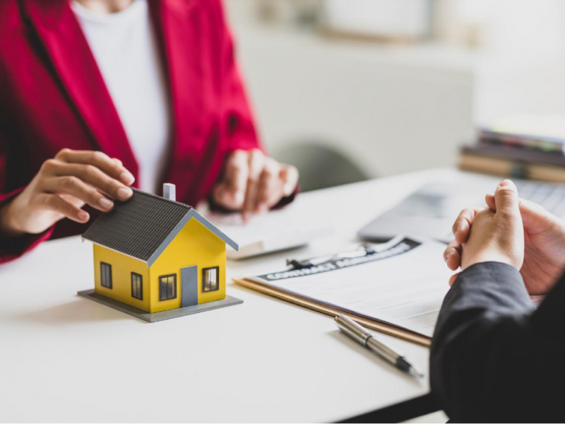 「房子留給長子繼承，老後靠他照顧」為何很多父母後來都後悔了？「借名登記」返還房產的殘酷真相