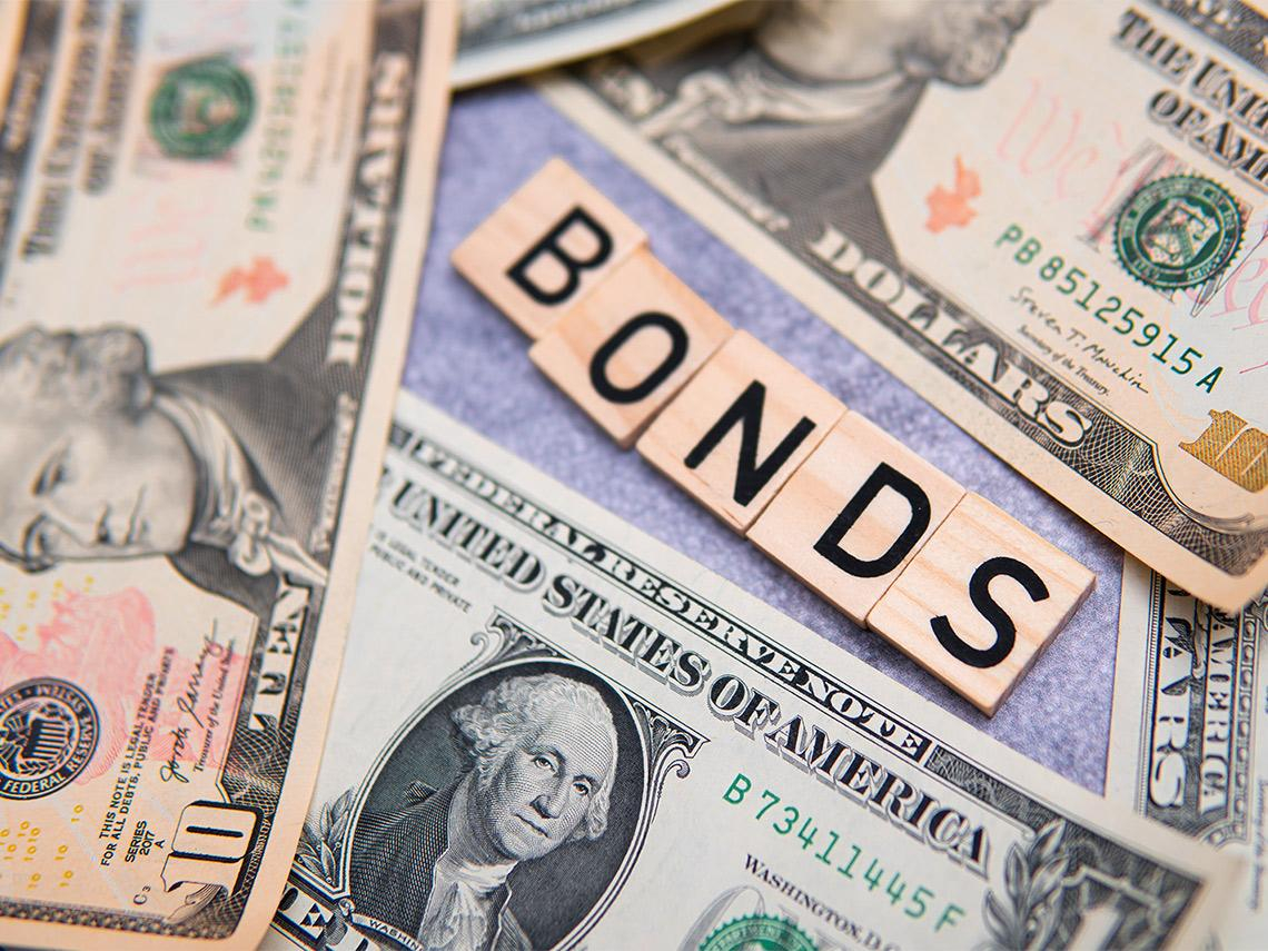 川普政府財務包袱沉重，公債信評被降！美債光環消退，投資債券重新思考3件事