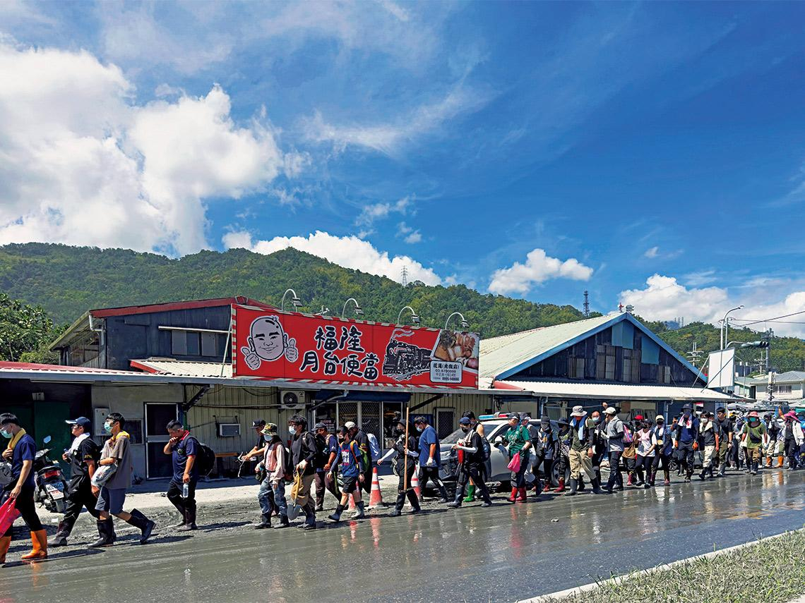 凝聚公民力量的無名英雄 鏟子超人 ╲ 台灣強韌一心的救災行動