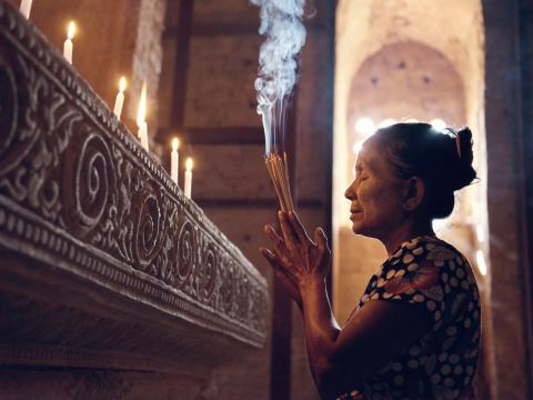 阿嬤燒香30年竟害「全家三代鉛中毒」！看不見的「鉛粉塵」躲進骨頭：嬤貧血、孫過動，更增失智風險