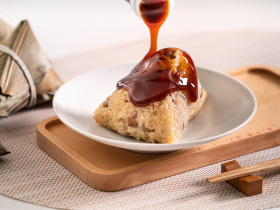 65歲男飲食清淡「三餐配1調味料」，血壓狂飆180！腎臟醫曝「5大傷腎醬料」：第2名幾乎天天吃