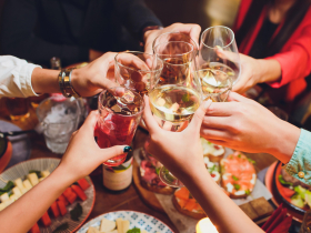 2026生日優惠懶人包／火鍋、燒烤、吃到飽、速食…連鎖餐飲壽星優惠整理，這間「幾歲生日就送幾隻蝦」