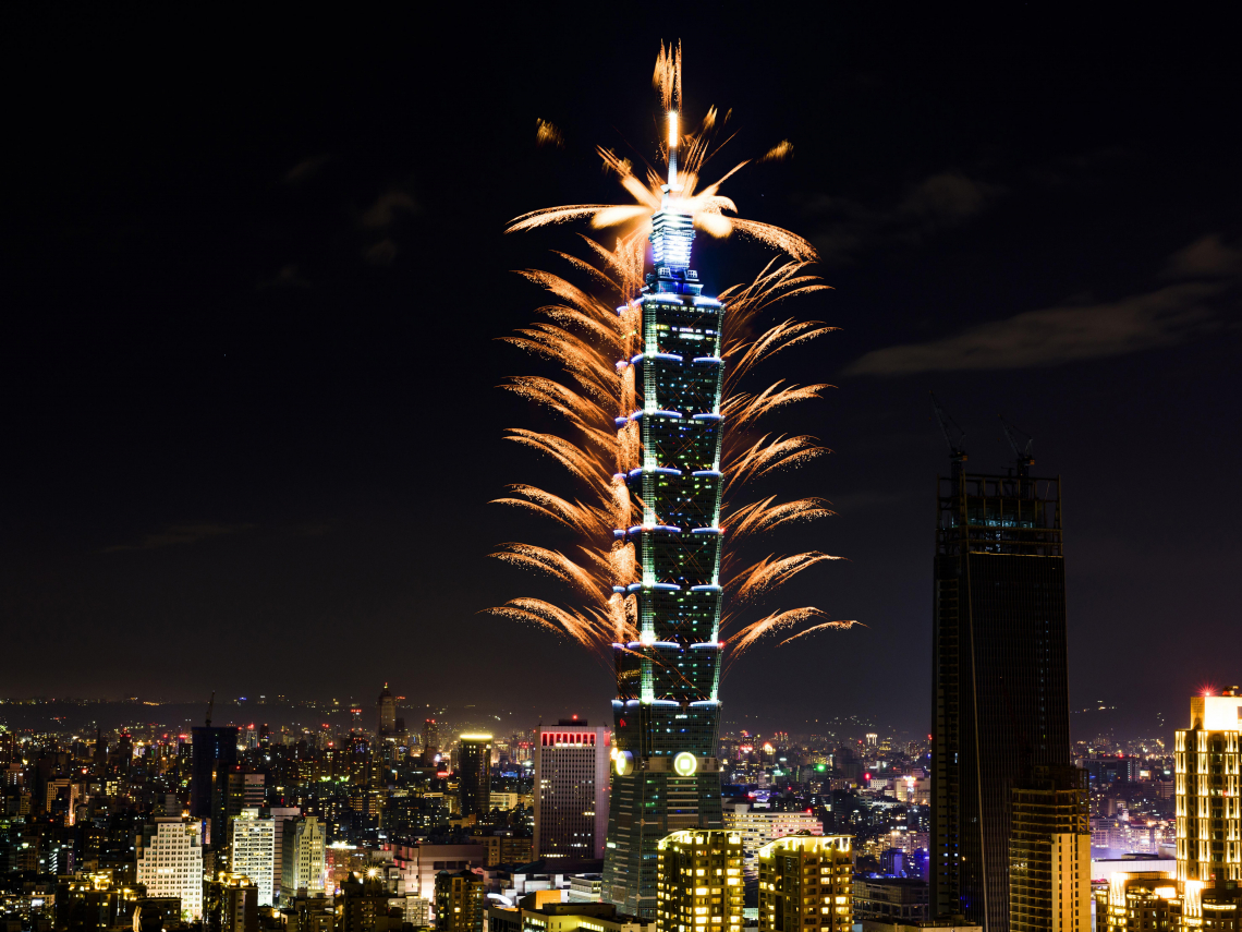 台北跨年疏運、跨年交通管制／捷運42小時不收班、綠線這2站免費、公車到幾點、接駁車哪搭？散場攻略