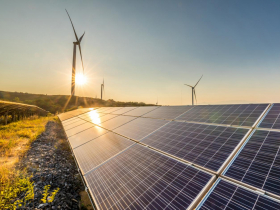 風光發電佔比衝破35%！發電量超越台電燃氣機組，綠電市場吸引近30億美元外資