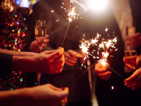 瑞士酒吧惡火40死逾百人重傷，目擊者：10秒陷火海…仙女棒釀禍？她閃過死劫：我媽不給去要謝她一百次