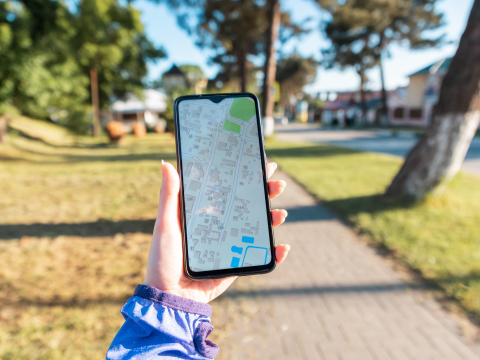 她用Google街景「重逢過世阿嬤」，1.1萬人共掀淚海…如何操作設定一次看懂，陪你重現故人身影
