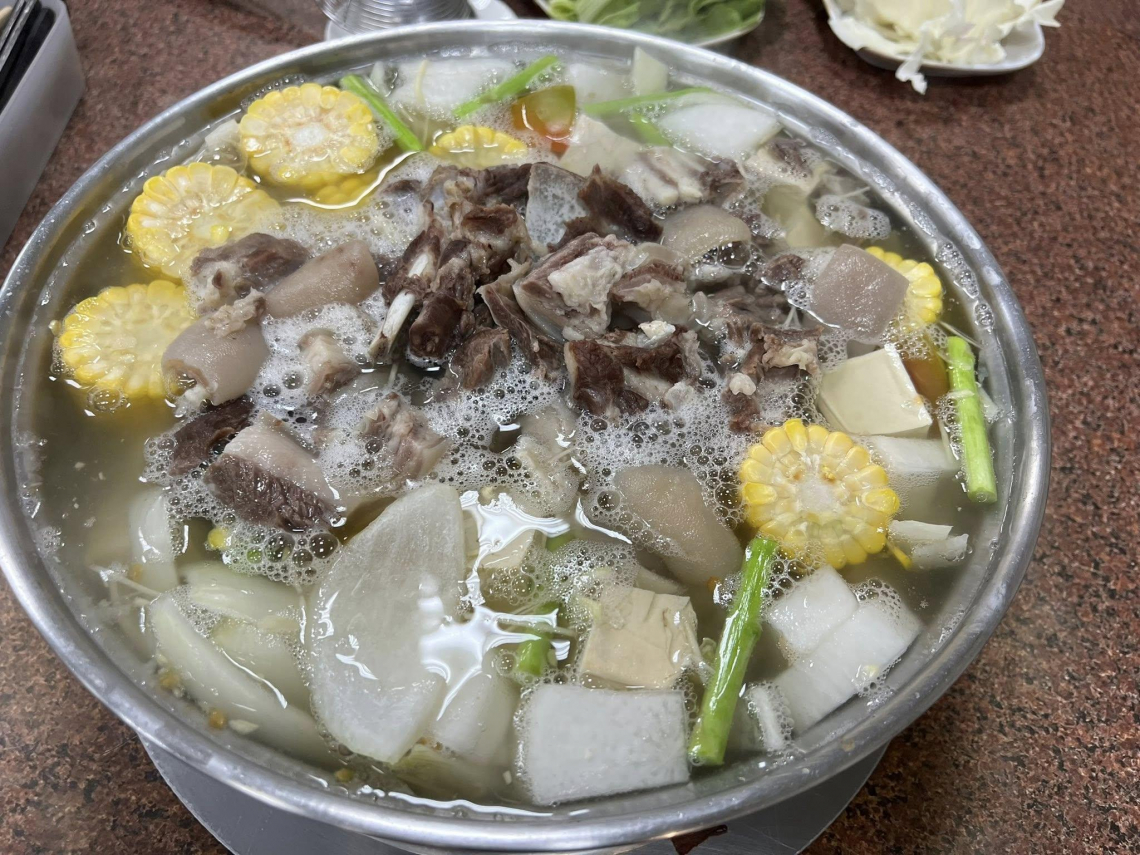 全台最難訂！朝聖中壢江家羊肉，必點三層羊肉、羊腦髓，謝金河大讚：清燉羊肉爐的天花板