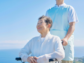 病主法上路7年簽署仍不到1％！走進「多死社會」現場，臺灣如何用「病主一條龍」圓滿善終最後一哩路？