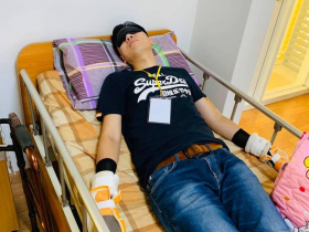 安寧醫師體驗手腳被綁2小時「生不如死」！94歲失智老伴被綁床、奶奶直視憤恨眼神心碎：長照不約束的5解方