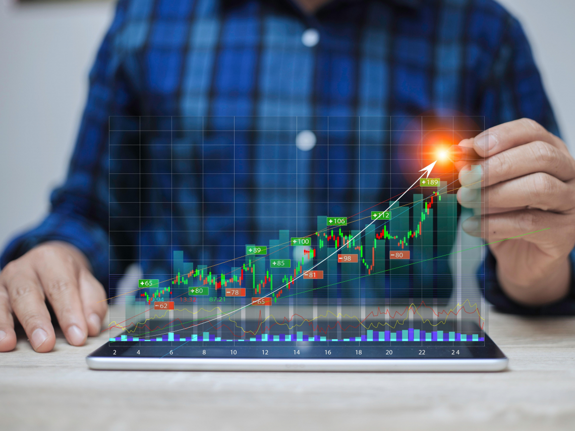 台股三萬點還想找飆股？起漲前「長相都很像」！從2025年漲幅前10名個股找共通點：3個標準曝光