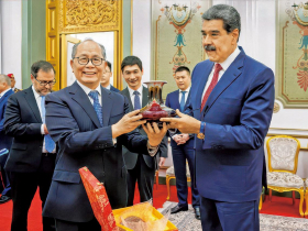 美軍2小時瓦解中共26年布局  習近平最大的反美兄弟沒了    透視馬杜洛被捕後的美中俄博弈