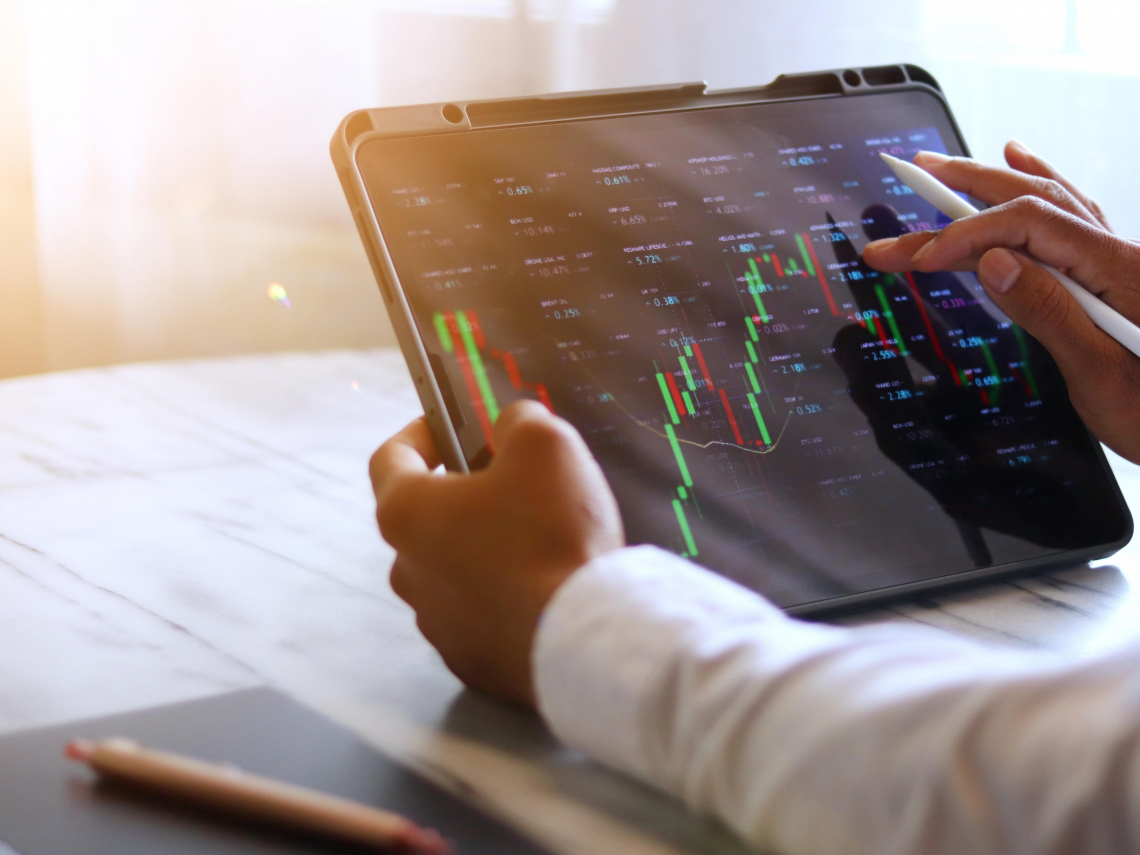 台股漲多拉回是「高檔震盪、非恐慌性殺盤」，資金面有利多頭，郭恭克：台積電長期投資風險仍低