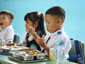營養午餐免費這16縣市都有，家長最高省上萬！北市、基隆、台中、高雄都跟進，新北侯友宜怎麼說？