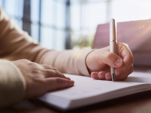 生病時乾兒子在顧，遺產卻是決裂兄弟領？單身族必學「3大安排」，別讓法律卡住你的遺願與尊嚴