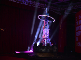 2026台灣燈會「喔熊馬抵嘉」小提燈曝光，主燈像阿里山神木！大阪世博台灣館搬回來，還有哪些表演？