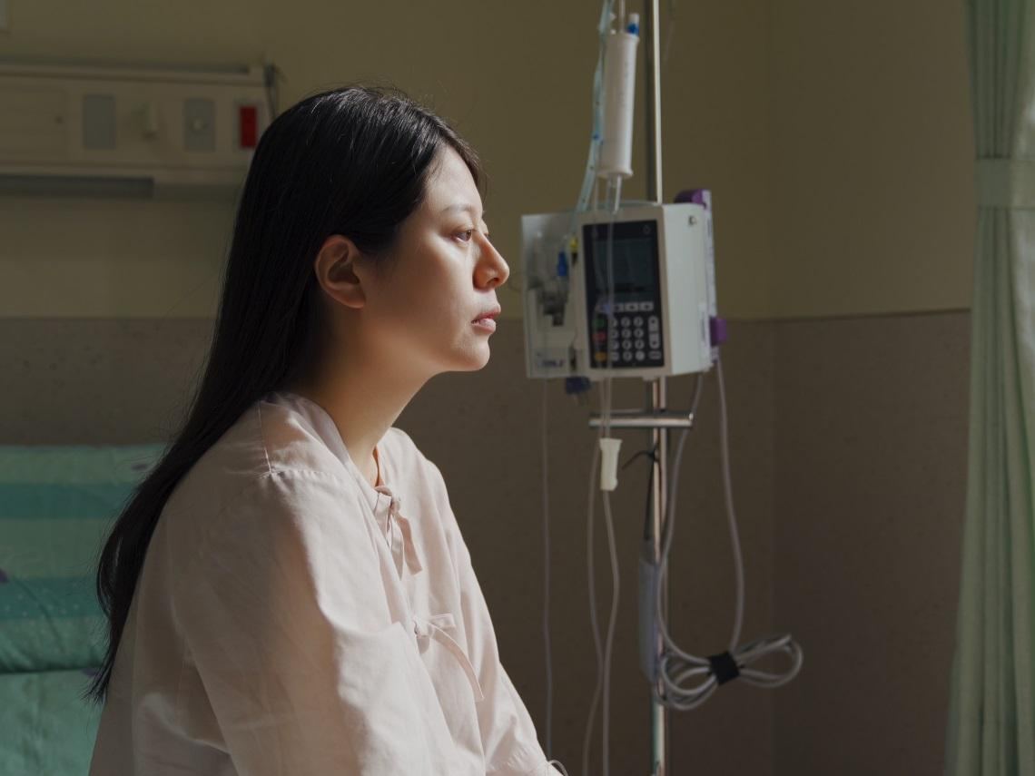 「罹癌像被世界遺棄」確診首年輕生率飆5.5倍！專屬心理諮商接住癌友與照顧者：不再讓你孤獨