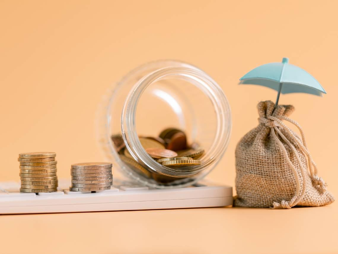 100萬放6年，該買儲蓄險還是高息ETF？老手以00900為例，拆解比「套牢」更可怕的隱形成本