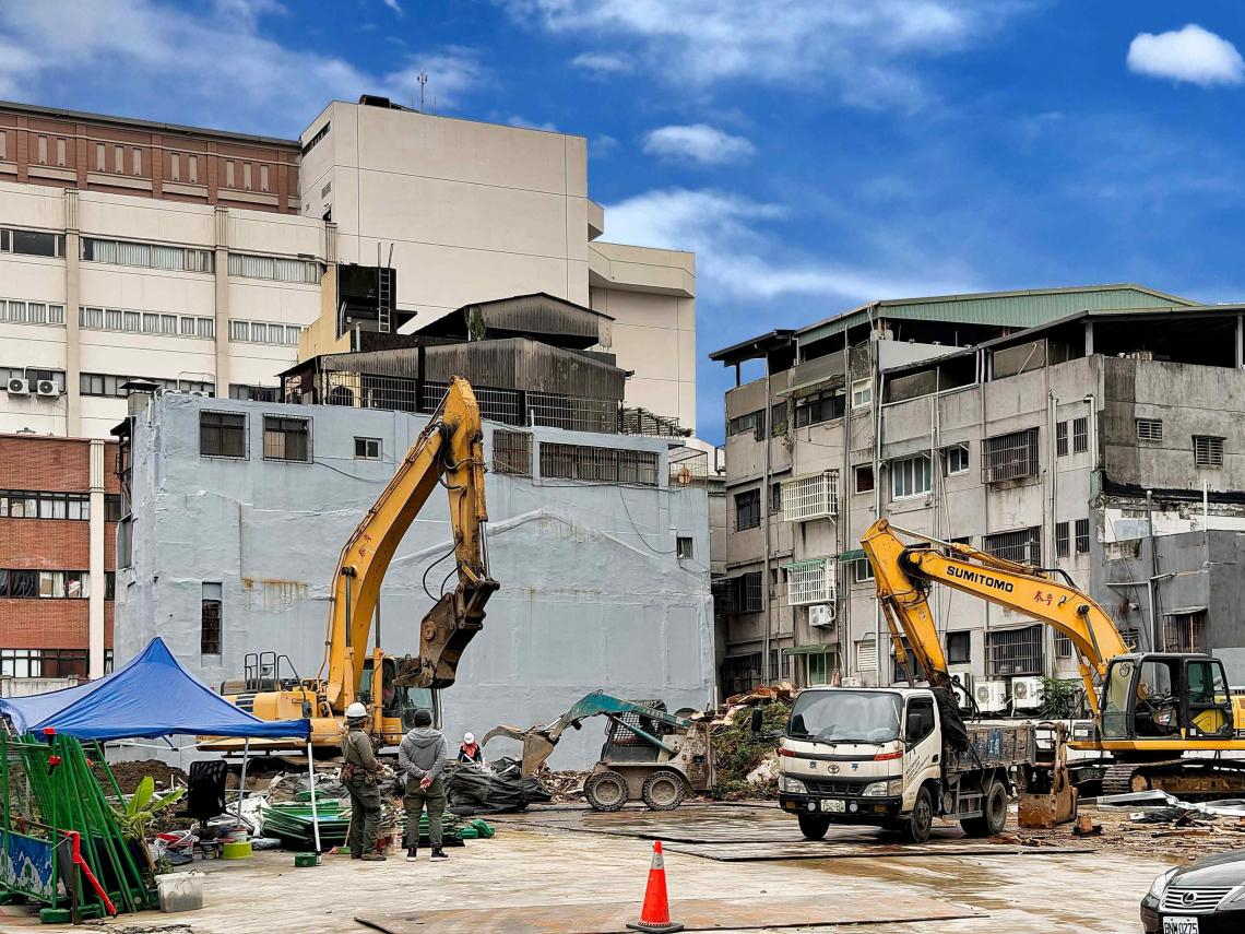 可寧衛慘摔跌停，為何泰霖亮燈大漲？千張大戶看準這一點死抱6年！土方之亂7檔受惠股：進出場策略曝光
