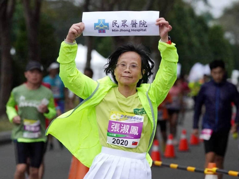 跑步8個月狂瘦17公斤、血壓藥剩1/3！68歲超馬醫師嬤：糖尿病、高血壓更要動，慢跑「這時間」燃脂效果最好