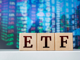 定期定額投入ETF，就可以無腦賺錢？該怎麼挑選？看「成分股」就對了！