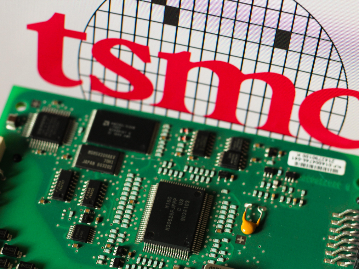 台積電法說報喜ADR創新高，領漲美股衝、輝達超微齊揚！魏哲家打破AI泡沫疑慮，股價直上2000元？