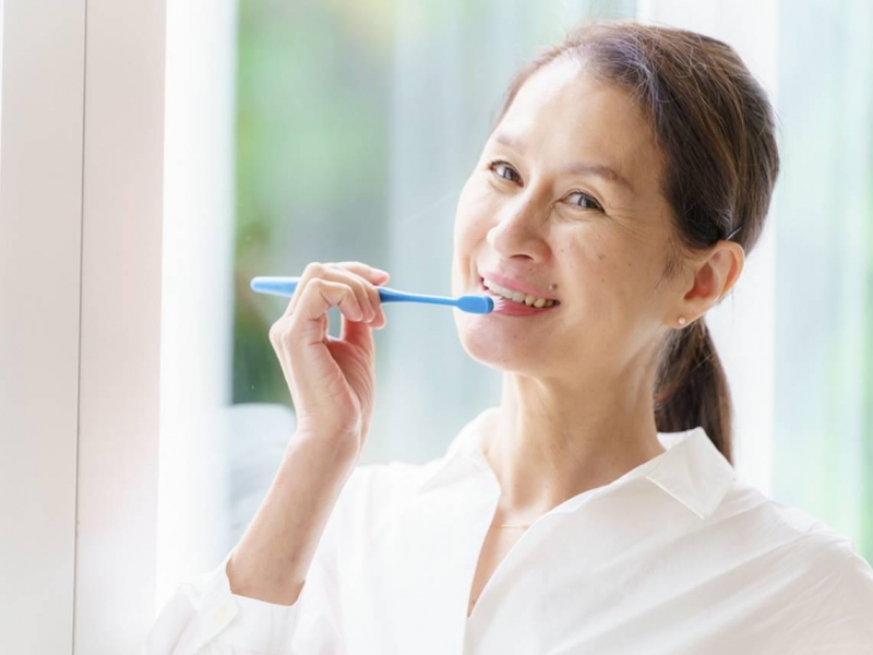 每天刷牙3次，失智風險降至22%！洗牙也沒用？這兩處最髒、細菌都藏這...牙醫教你「正確刷牙7步驟」