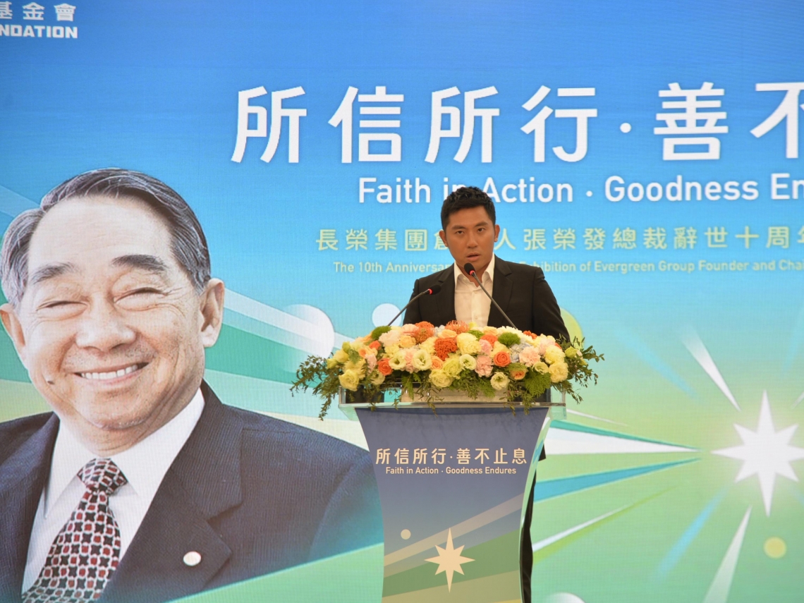 給獎學金又給工作，3年還完數百萬債務…偏鄉散赤囝仔活下來，最感謝的人是他！張榮發的小故事一一曝光