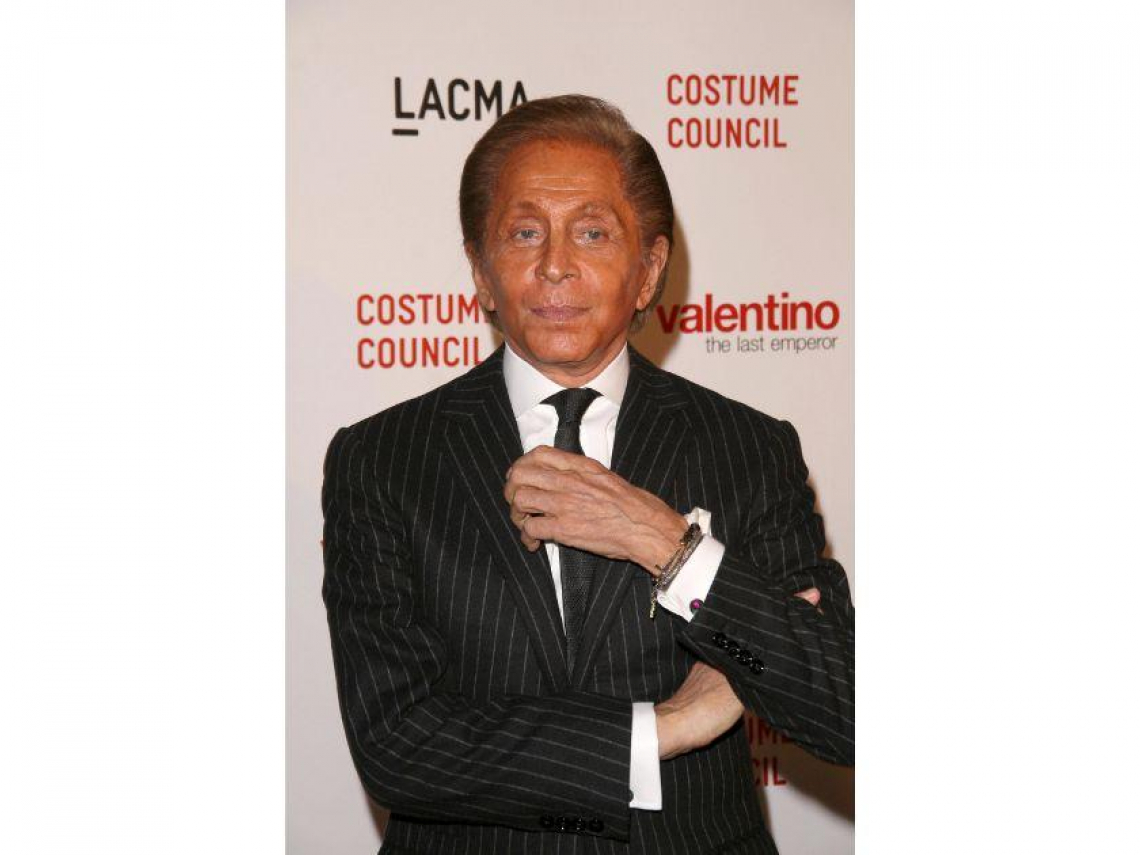 93歲范倫鐵諾辭世，曾客串《穿著PRADA的惡魔》，好萊塢女星、皇室御用設計師…「經典紅」成絕響