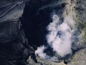 熊本阿蘇火山直升機失聯！2名台灣人、駕駛搜救中…起飛8分鐘發生什麼事？過往曾迫降勒令暫停營業