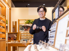 用創新實現野望，JINS拚當快時尚眼鏡王！IP聯名、行銷活動串聯，在台灣拓店將破百家