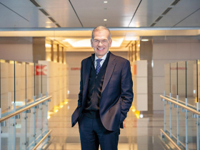 大摩投資主管：看好飛機零件、內需消費、金融類股  分散布局新解  鎖定AI「低相關」產業