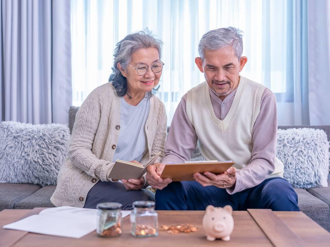 父母身價數十億「節省搭公車、吃路邊攤」為兒買房換來冷漠！該不該留資產給子女？60歲後金錢分配的3個建議