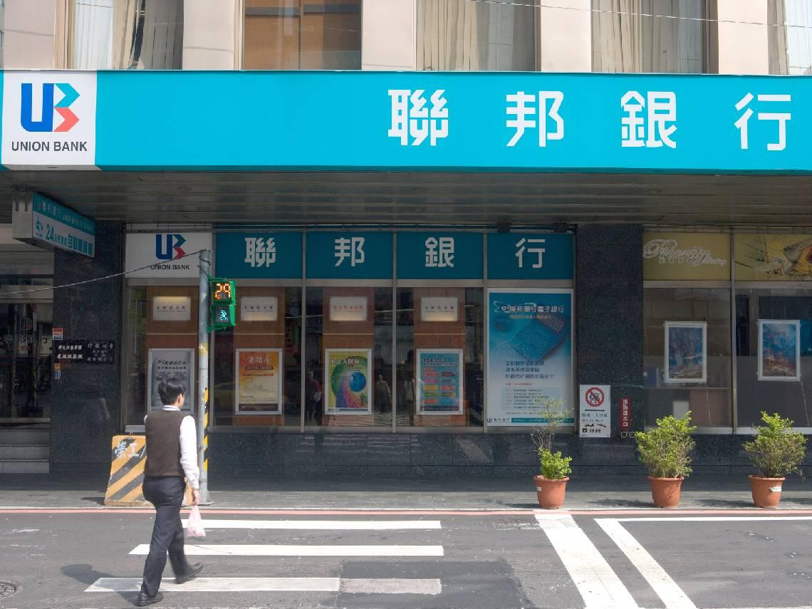 金融股怎麼挑？為何他賣富邦金，加碼聯邦銀...去年大賺38.5%打贏大盤、0050！揭密「5年不敗估值法」 - 今周刊