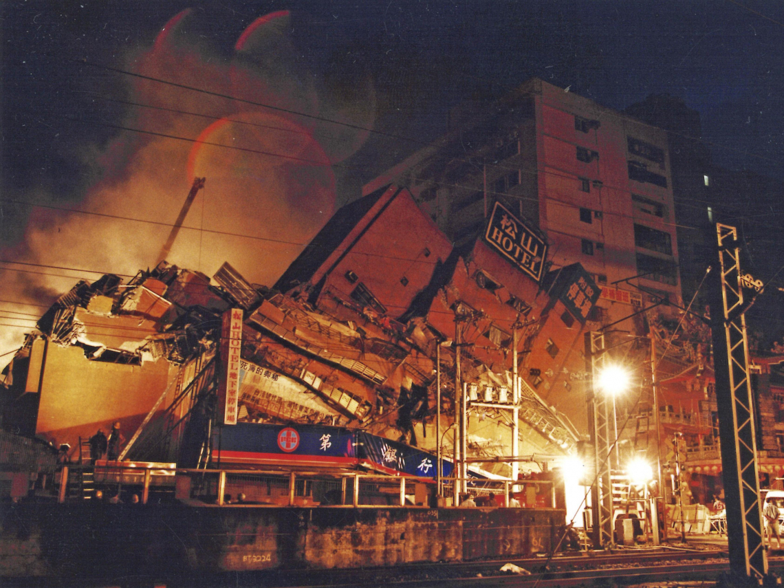 劉大掌櫃 您別客氣了！ 林百里捐一億　劉泰英「初步」先捐十萬