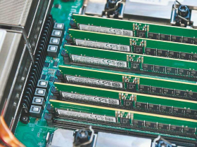 南亞科、晶豪科、力積電、威剛...記憶體股集體出關「僅這檔挺住」，年終紅包砸下去？法人提醒這點