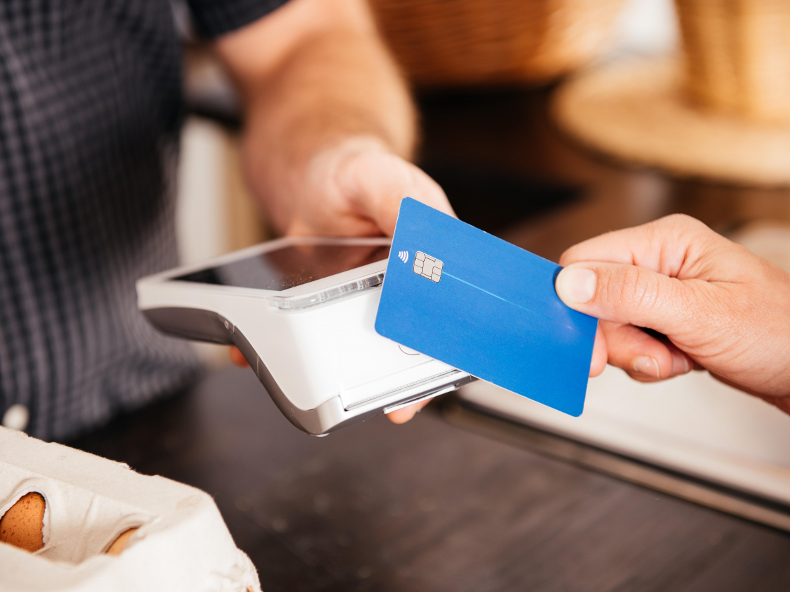 美國金融界震撼彈！川普：信用卡20％以上利率是剝削，這2家擬推上限10％新型卡…專家怎麼看？