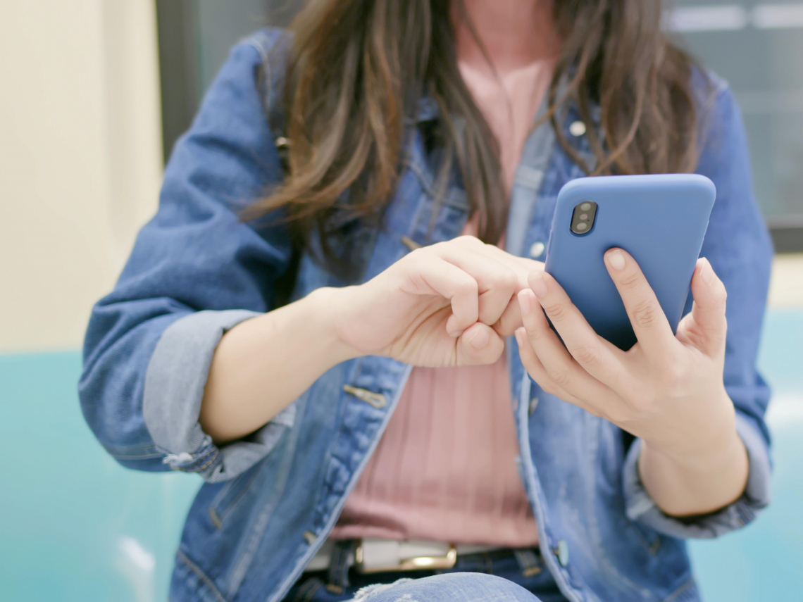 北捷進站禁用行動電源大轉彎！改口致歉不會制止「僅宣導」...遇到自燃事件，民眾要怎麼滅火？