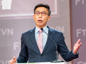 台灣護照容易讓海關誤解來自中國？立委鍾佳濱提「國徽改放珍奶」：學瑞士務實通關，讓國際一眼看懂台灣