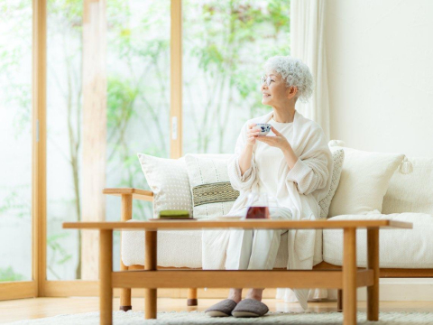 從三代同堂變1人獨居！她活到74歲終於擁有「自己的時間」：看電影、跑圖書館、泡溫泉「不孤單也不將就」