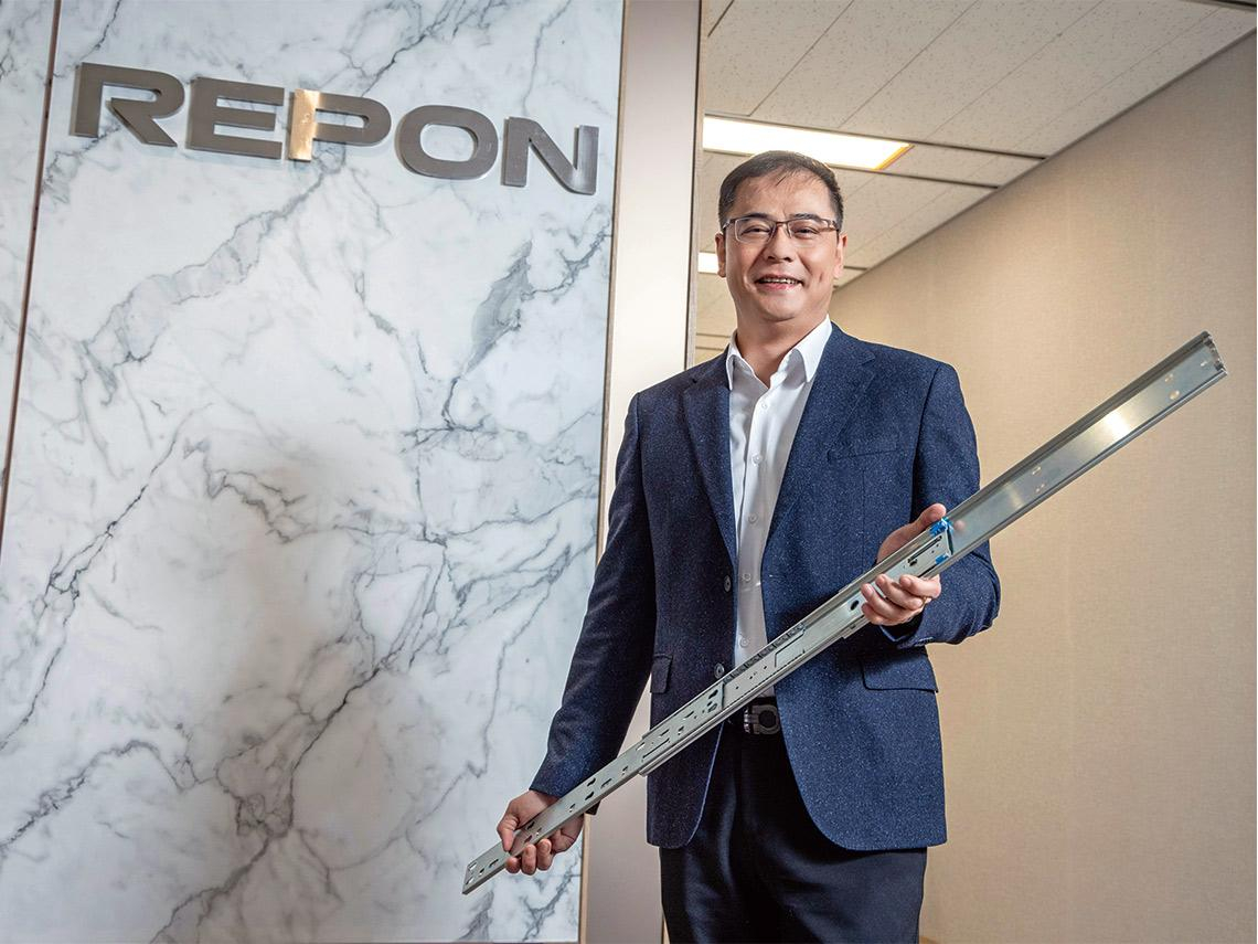 導軌後進者   它派工程師「練身體」  每天手拉百次做驗證   南俊「人肉拉測」  拴住客戶心