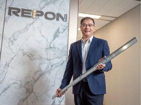 導軌後進者   它派工程師「練身體」  每天手拉百次做驗證   南俊「人肉拉測」  拴住客戶心