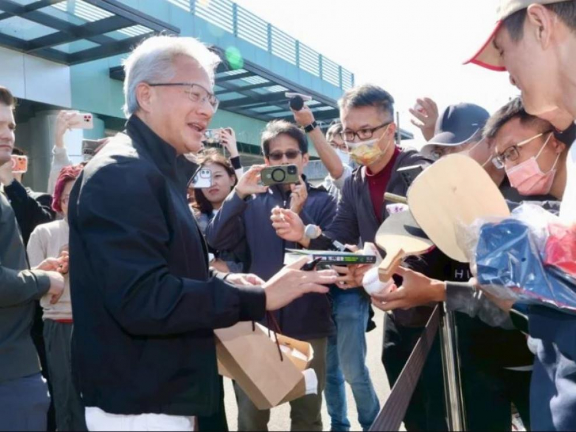 黃仁勳抵台被問H200直喊假消息！訪張忠謀、魏哲家還要做這事...輝達何時簽約北士科，為何笑而不答