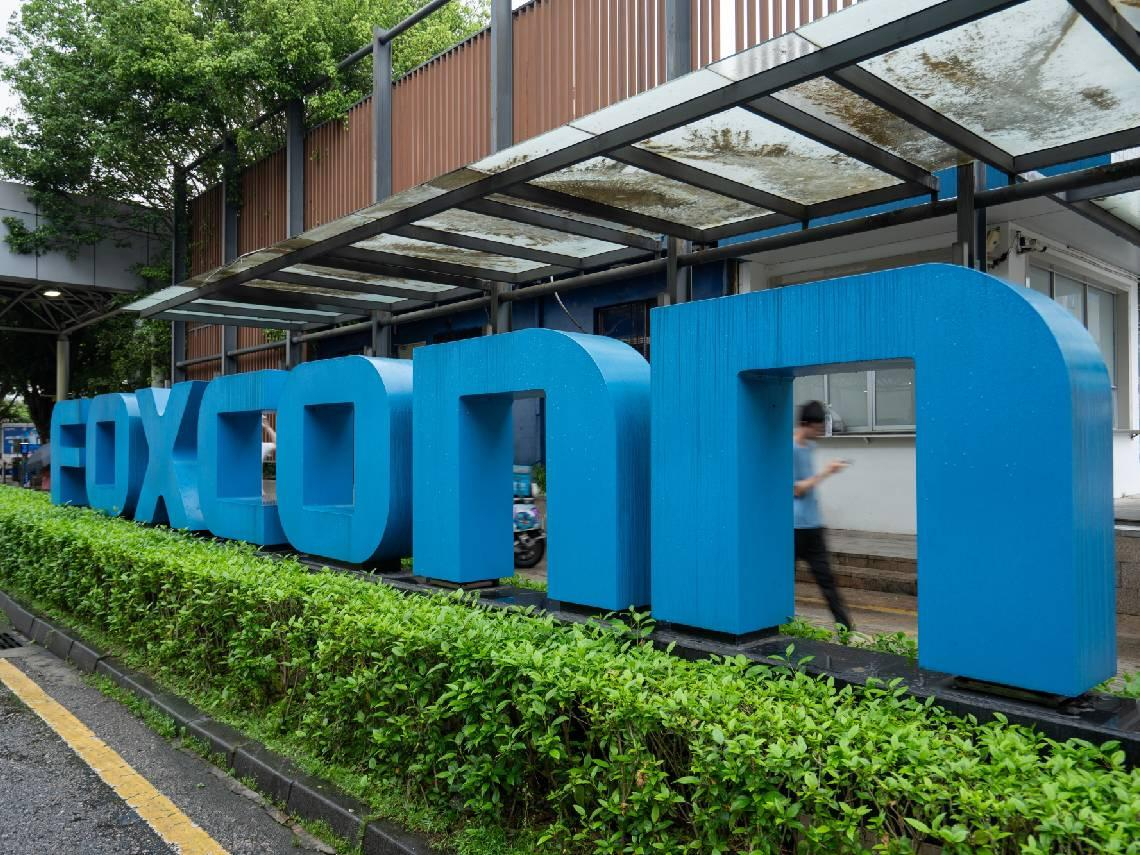 AI股狂飆、鴻海卻不動？小金雞「工業富聯」狂賺千億，外資回補1.3萬張…海公公上300元真有戲？艾蜜莉揭關鍵