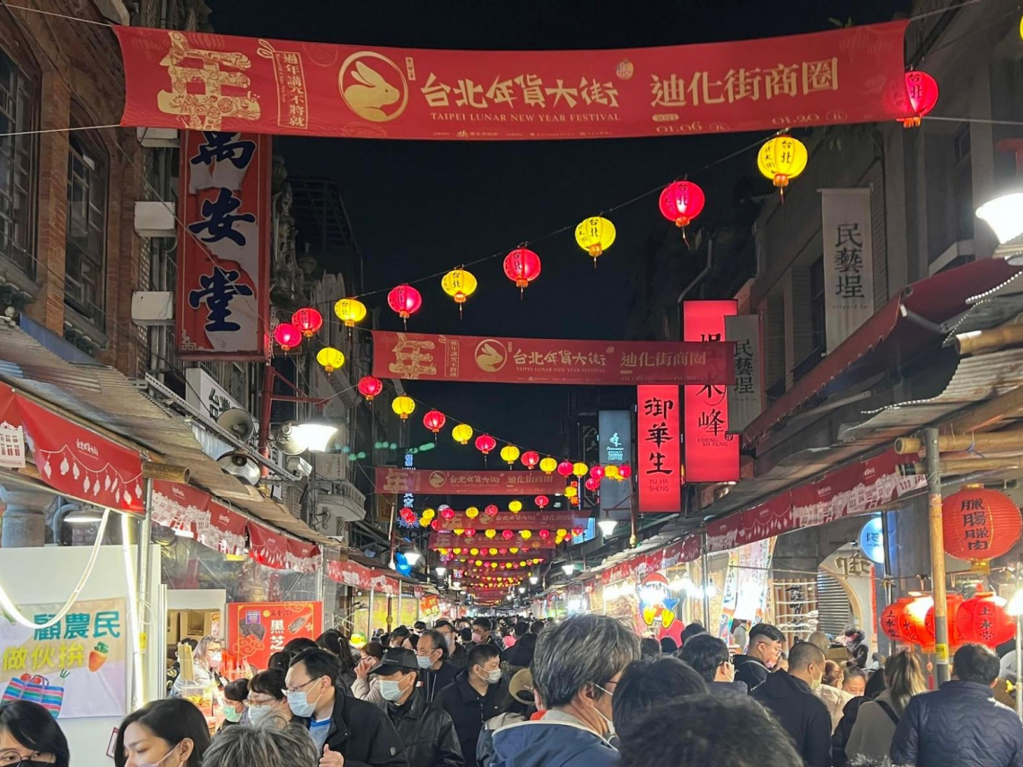 2026迪化街年貨大街起跑，抽獎活動必看！營業時間、管制範圍、接駁車交通攻略…南門市場如何抽紅包