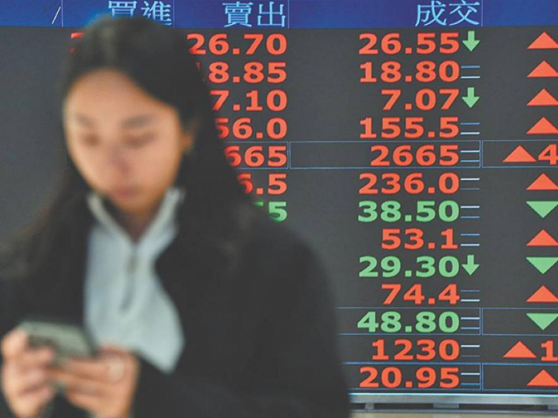 南亞科、旺宏、中鋼…台股封關前該抱股過年？盤點16檔「雙資掃貨股」，金馬年勝率有多高？