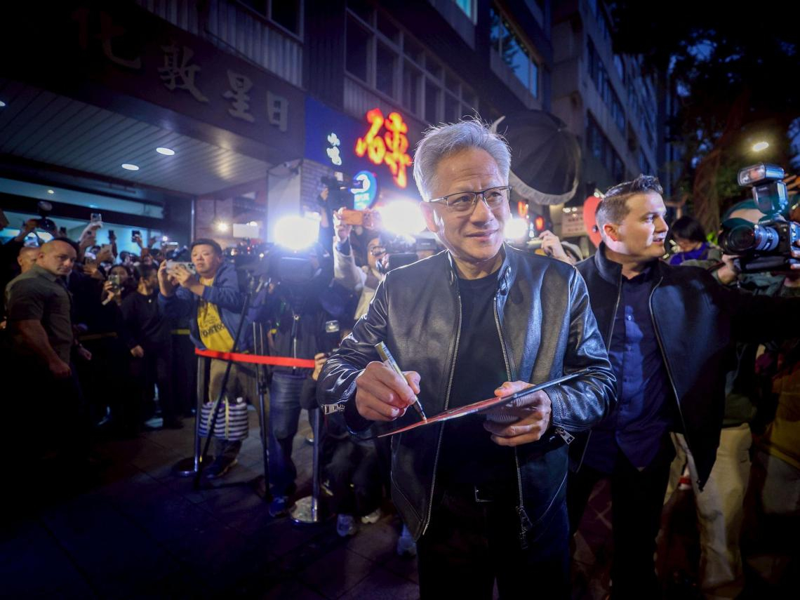 黃仁勳親簽《今周刊》！輝達56家台灣戰隊供應鏈「與兆元宴名單吻合」…他感謝：沒有台灣，就沒有今天